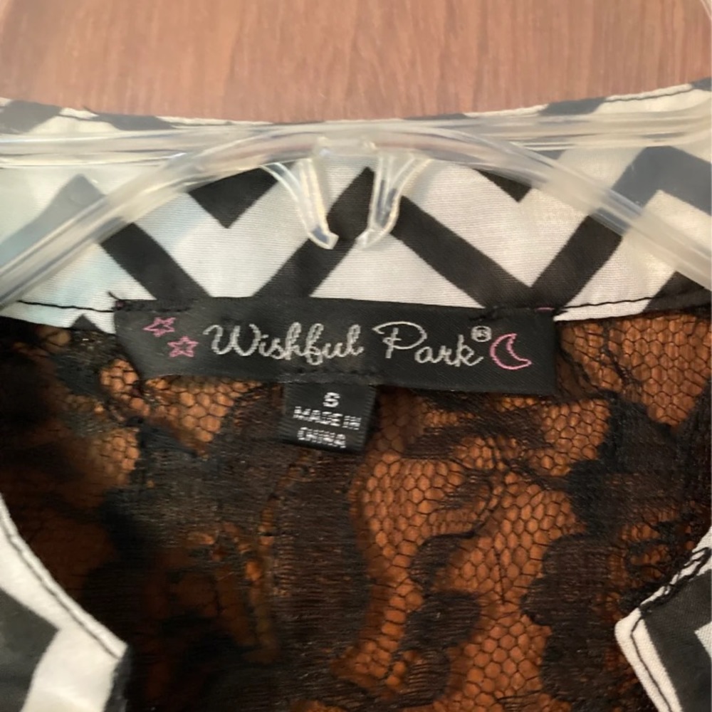 Wishful park small women’s lace blouse - Picture 2 of 5